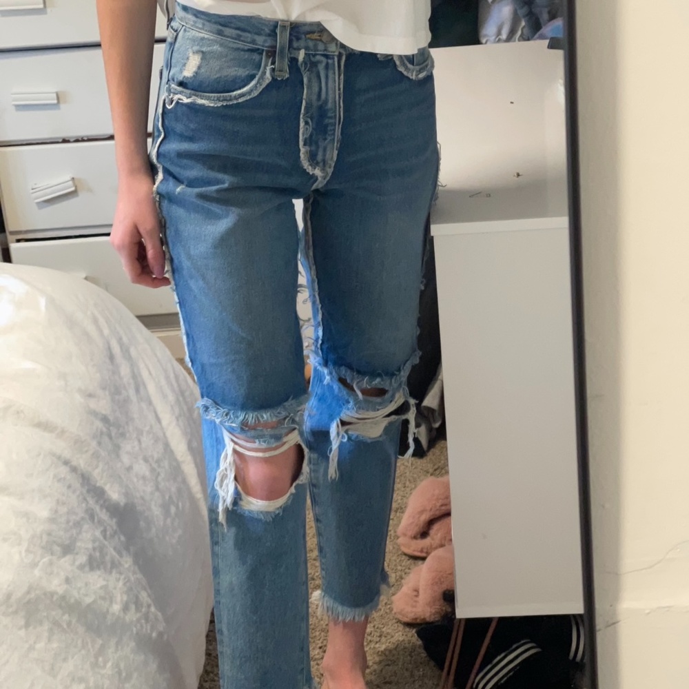 Carmar Distressed Jeans